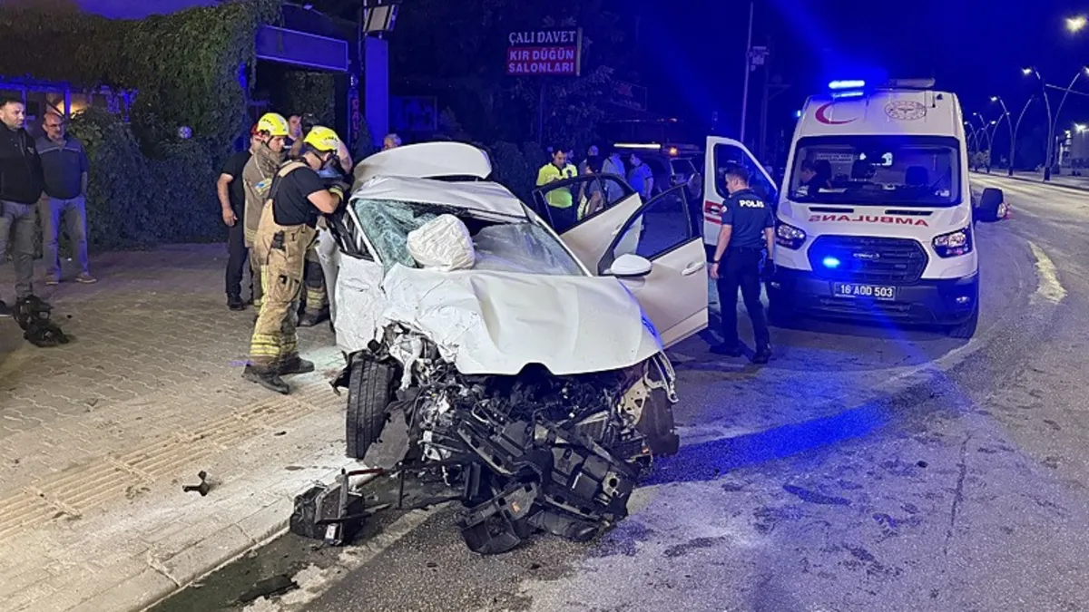 Bursa'da Cip ile Otomobil Çarpıştı: 2 Özel Güvenlik Görevlisi Hayatını Kaybetti