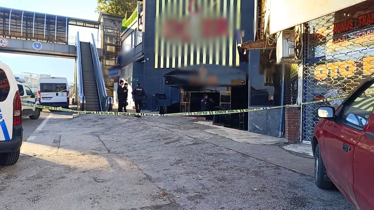 Bursa'da Eğlence Mekanına Silahlı Saldırı: Polis Şüphelilerin Peşinde