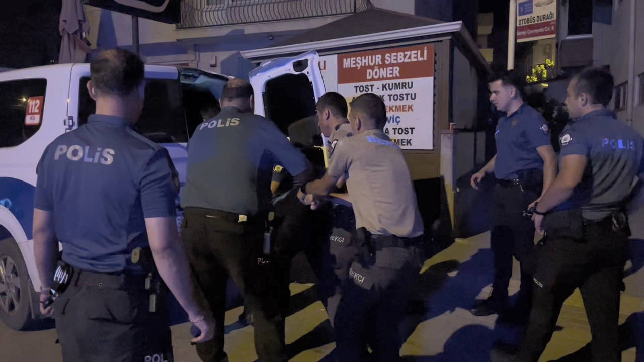Bursa'da Eşine Saldıran Şüpheli Polise de Saldırdı: Biber Gazıyla Etkisiz Hale Getirildi