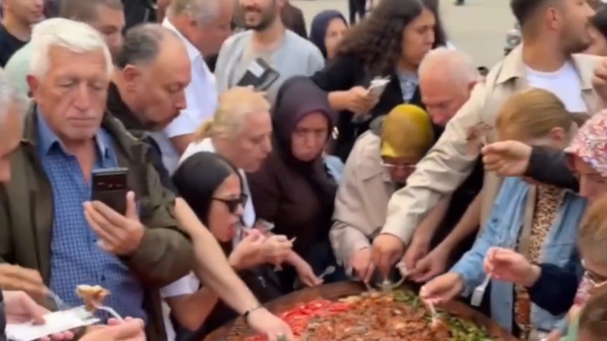 Bursa Gastronomi Festivali'nde 3 Metrelik Dev İskender Tabağı Sosyal Medyayı Salladı