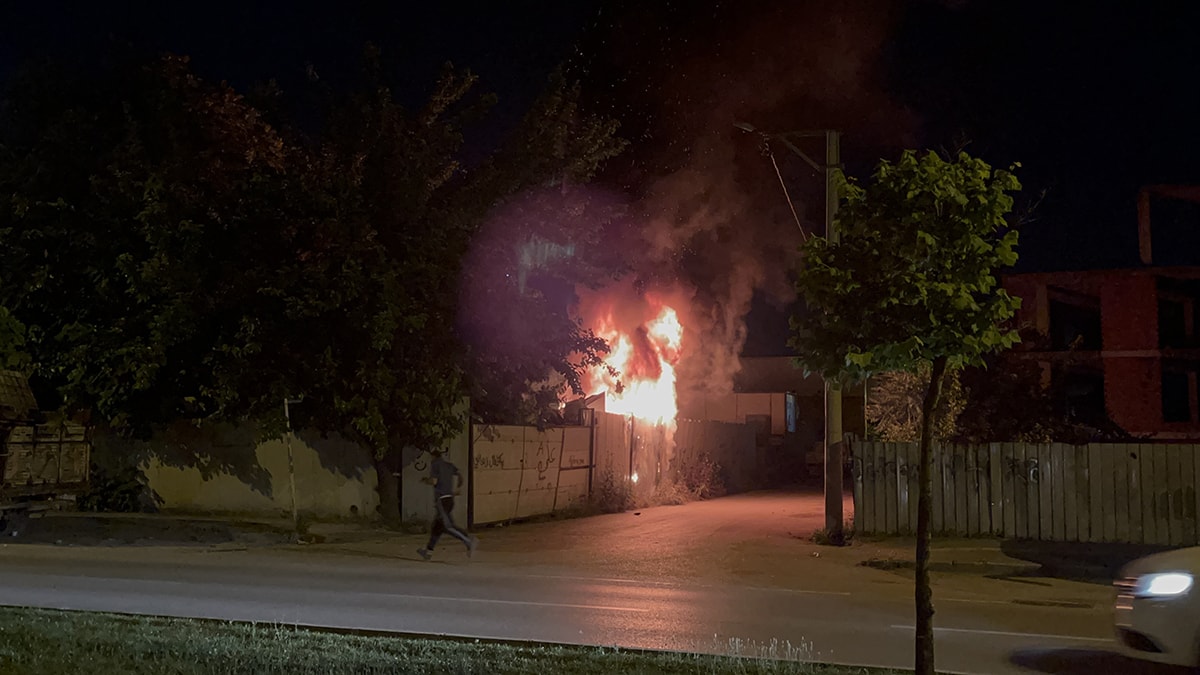 Bursa'da geri dönüşüm tesisi alevlere teslim oldu