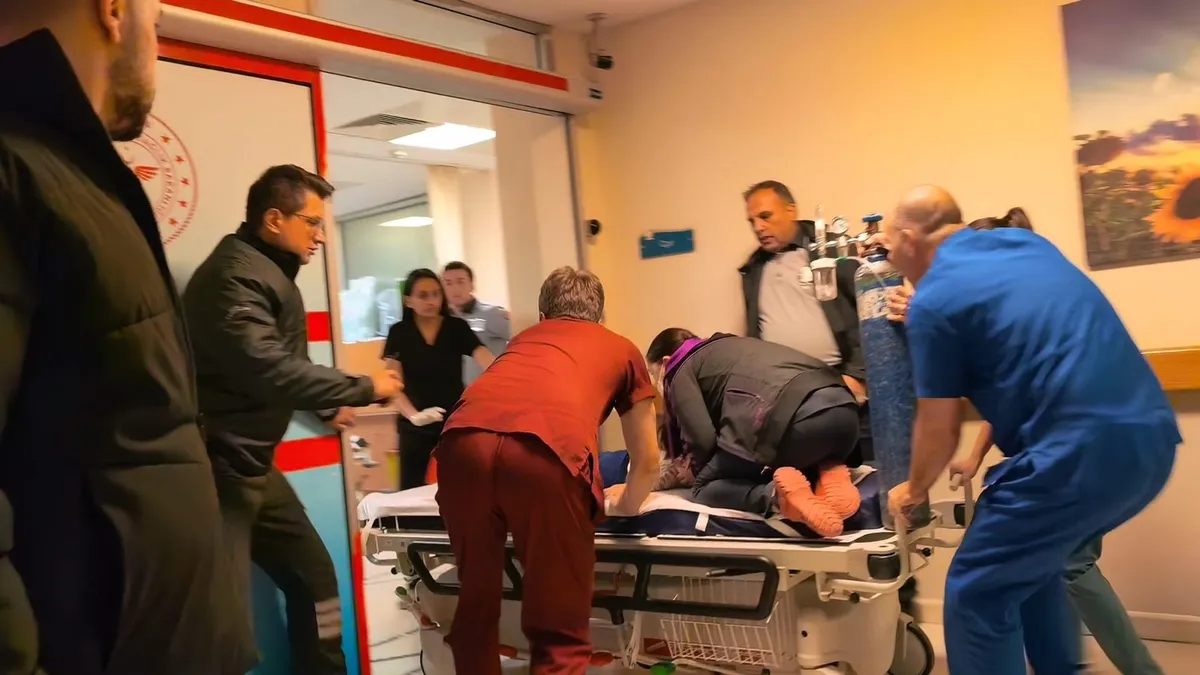 Bebeğin Nefes Borusuna Tavuk Eti Kaçtı, Doktorlar Sedye Üzerinde Hayata Döndürdü