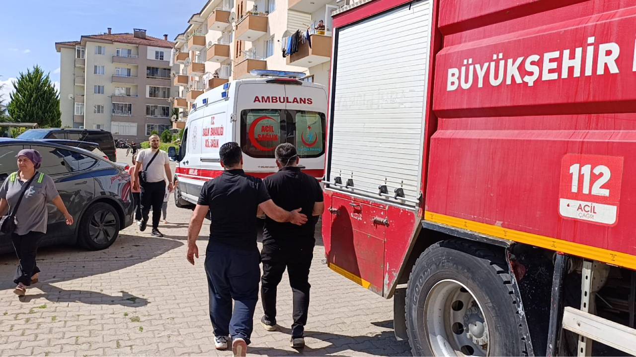 Bursa İnegöl'de Mutfakta Yangın: 2'si Çocuk 4 Kişi Dumandan Etkilendi