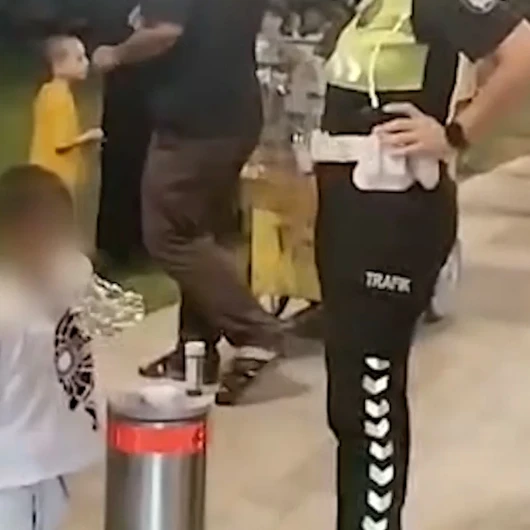 Bursa İnegöl'de Kaybolan Çocuk Polisin Oyuncak Jestliyle Ailesine Kavuştu