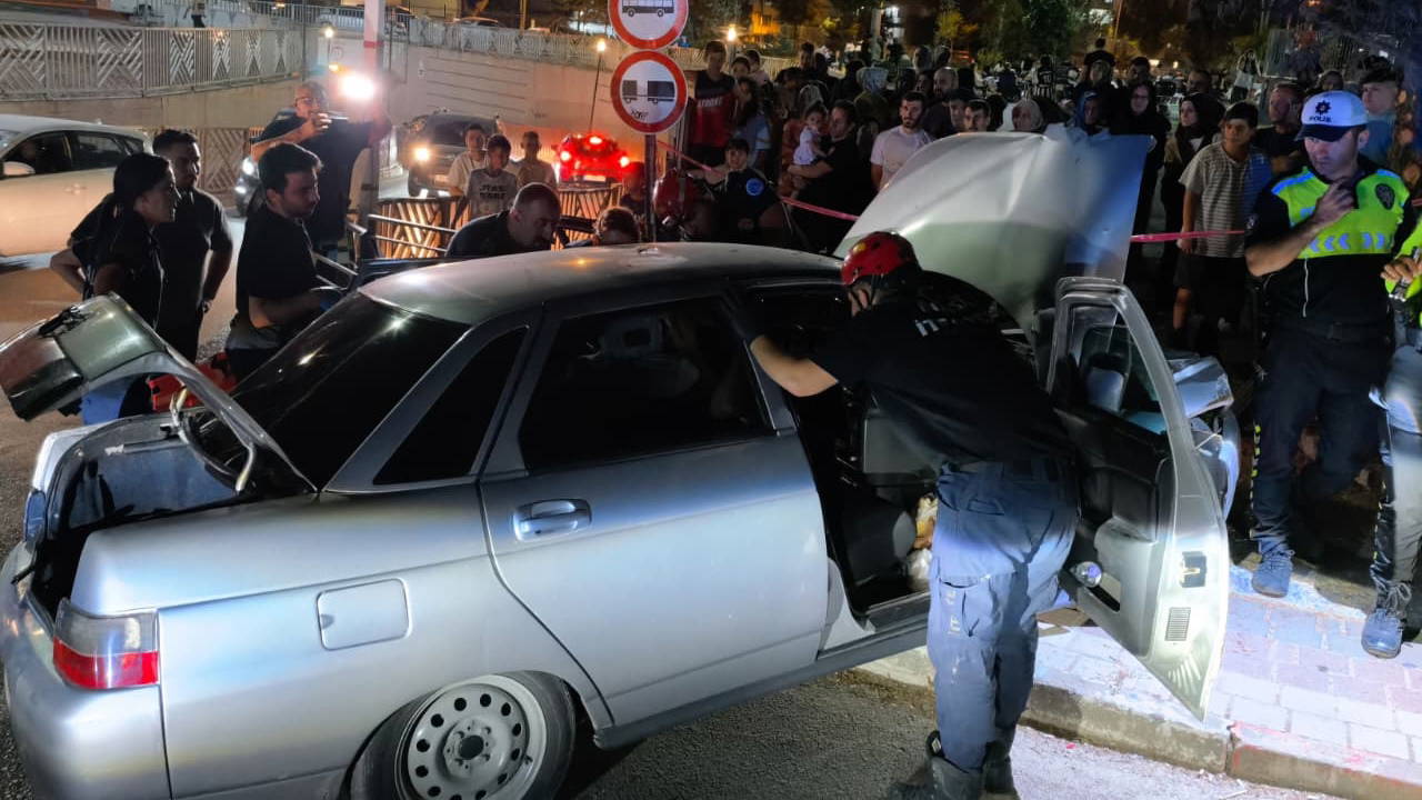 Bursa'da Feci Kaza: Otomobil Beton Direğe Çarptı, 1 Yaralı