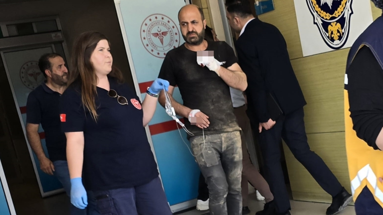 Bursa'da mobilya işçisinin eli testereye kaptırdı: Ağır yaralı