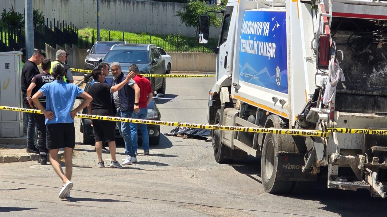 Bursa'da çöp kamyonunun altında kalan yaşlı adam hayatını kaybetti