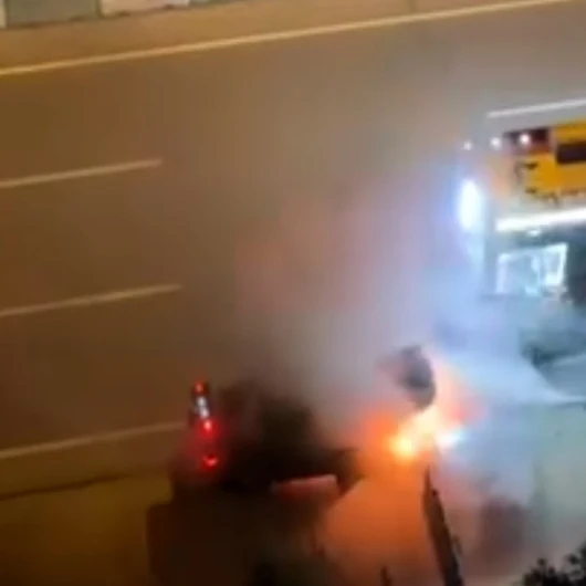 Bursa'da lüks otomobil alevlerden son anda kurtarıldı