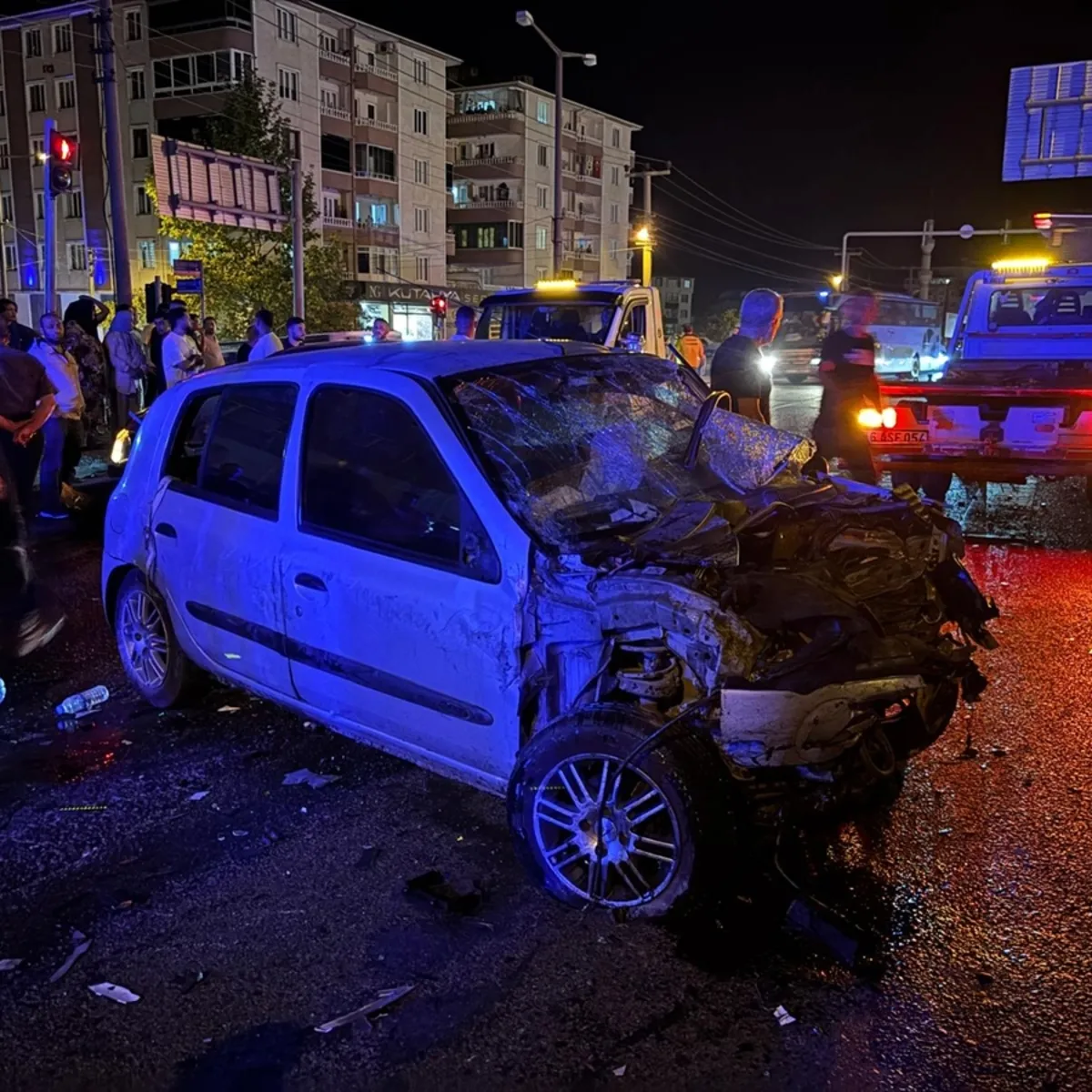 Bursa'nın Orhangazi ilçesinde feci kaza: 3 otomobil çarpıştı, 5 yaralı