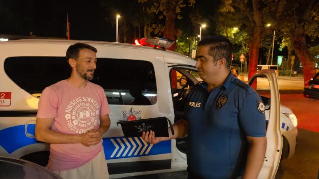 Bursa'da Örnek Vatandaşlık: Para Dolu Çantayı Polise Teslim Etti