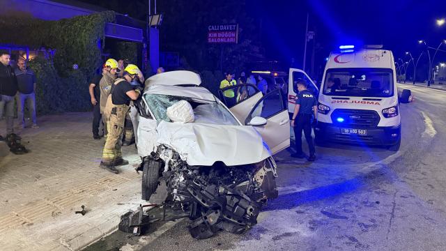 Bursa'da otomobil kazası: 2 ölü, 2 yaralı