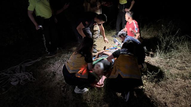Bursa'da Otomobil Uçuruma Yuvarlandı: Sürücü Yaralı Kurtarıldı