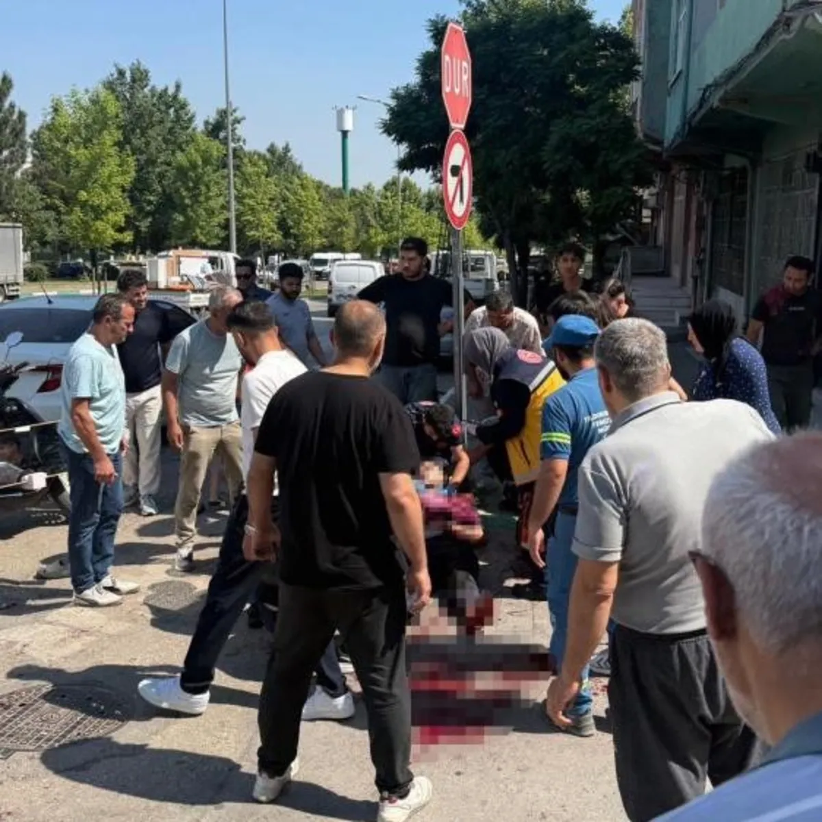 Bursa'da park kavgası kanlı bitti: Baba ve oğul bıçaklandı