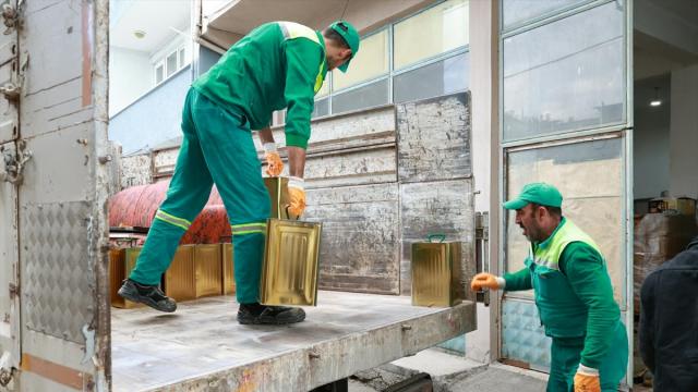 Bursa'da Ruhsatsız Depoda 6,5 Ton Küflü Gıda İmha Edildi