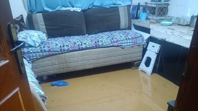 Bursa'da şiddetli sağanak: İnegöl'de evleri su bastı