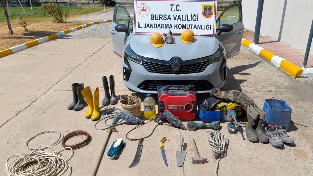 Bursa'da tarihi sit alanında kaçak kazı: 5 kişi gözaltında