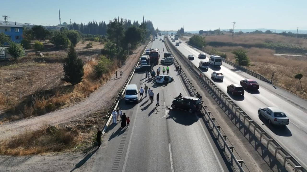 Bursa'da TIR'dan Dökülen Mazot Faciaya Yol Açtı: 10 Araç Birbirine Girdi