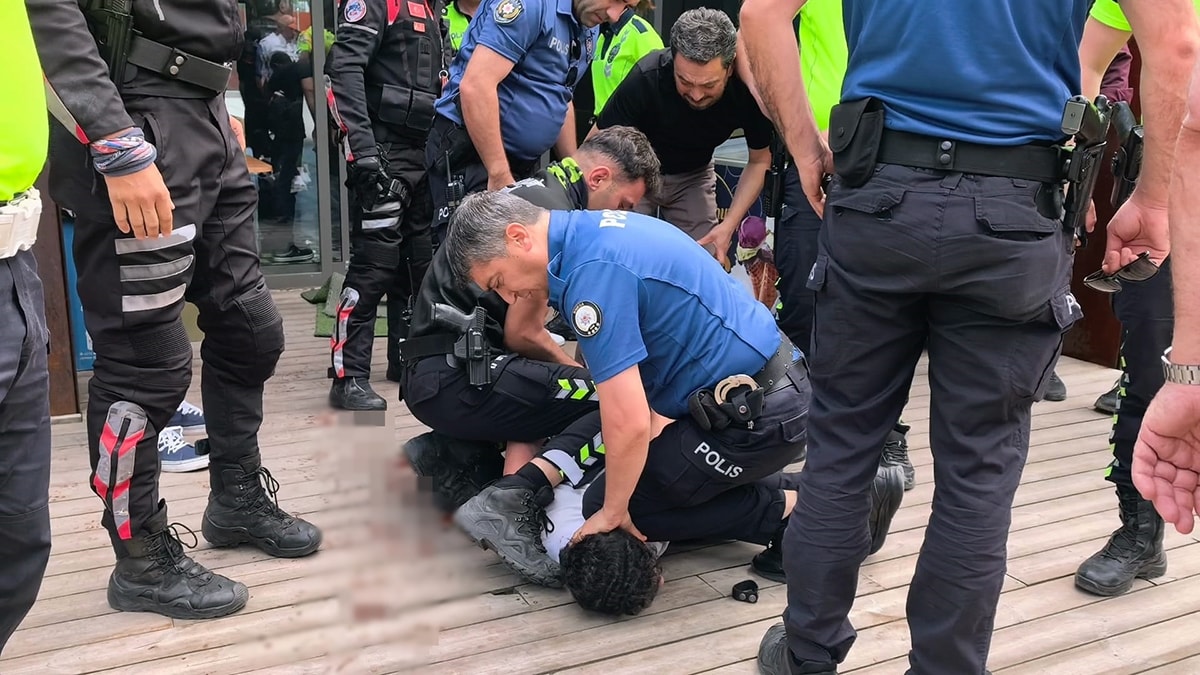 Bursa'da yol verme kavgası kanlı bitti: 1'i polis 5 yaralı