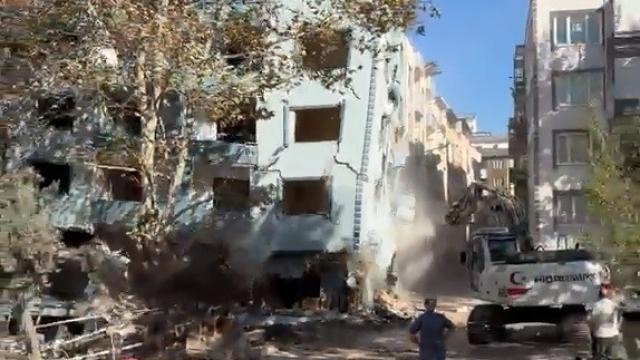 Bursa'da 6 Katlı Bina Yıkım Sırasında Çöktü