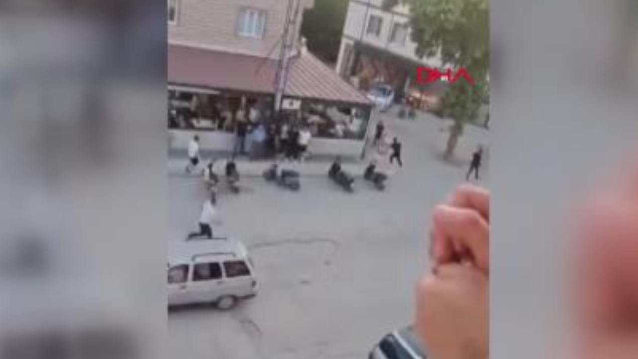 Bursa'da kahvehane kavgası sokağa taştı: Istakalı kavga kamerada