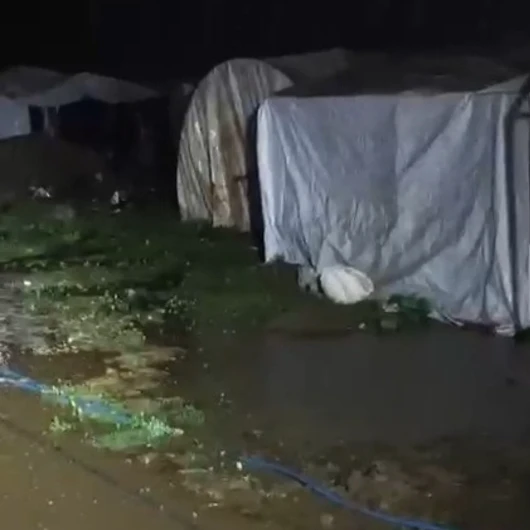 Bursa'da mevsimlik işçilerin çadırlarını su bastı