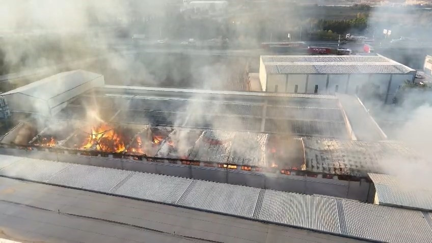 Bursa'da Mobilya Fabrikasında Yangın: 30 Araç ve Tankerle Müdahale