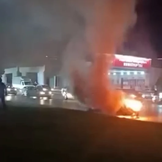 Bursa'da otomobil alevlere teslim oldu