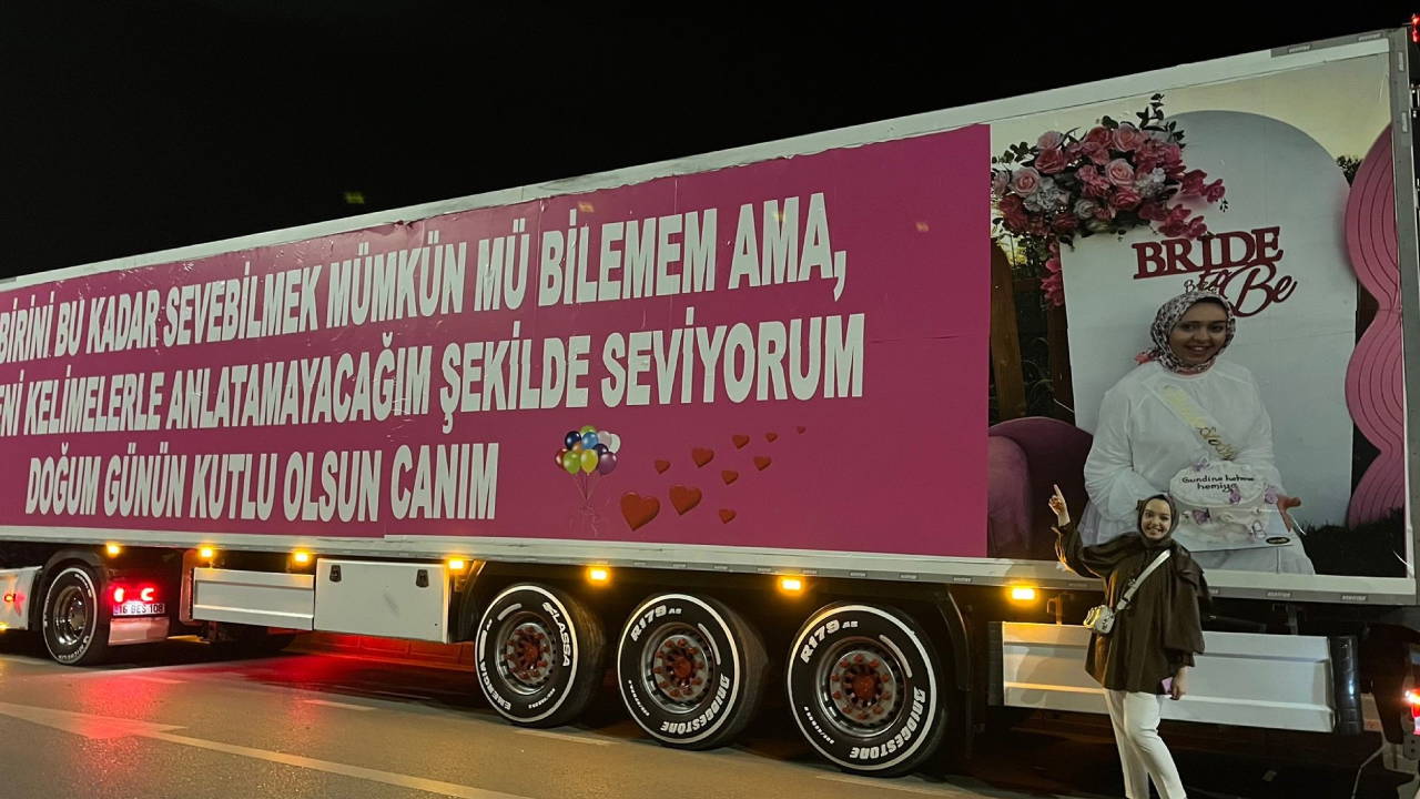 Bursalı koca eşine TIR'ın dorsesini kaplatarak doğum günü sürprizi yaptı