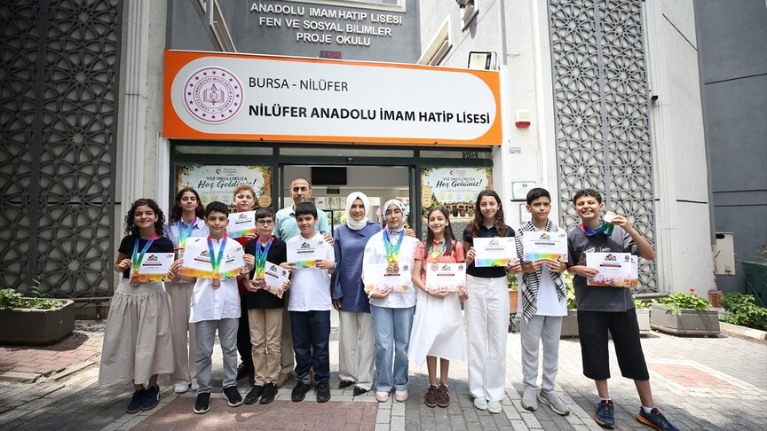 Başarı Hikayesi: Bursalı Öğrenciler Singapur Matematik Olimpiyatları'nda 16 Madalya Kazandı