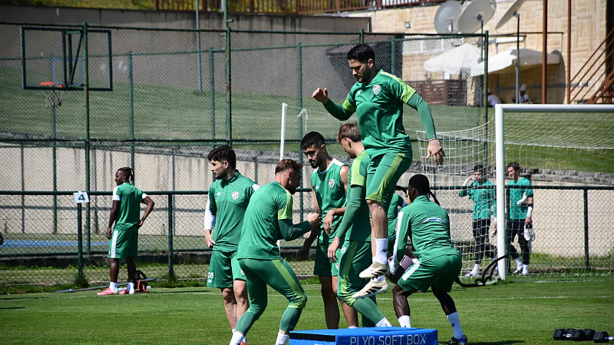 Bursaspor hazırlık maçında Esenler Erokspor'u 2 golle devirdi