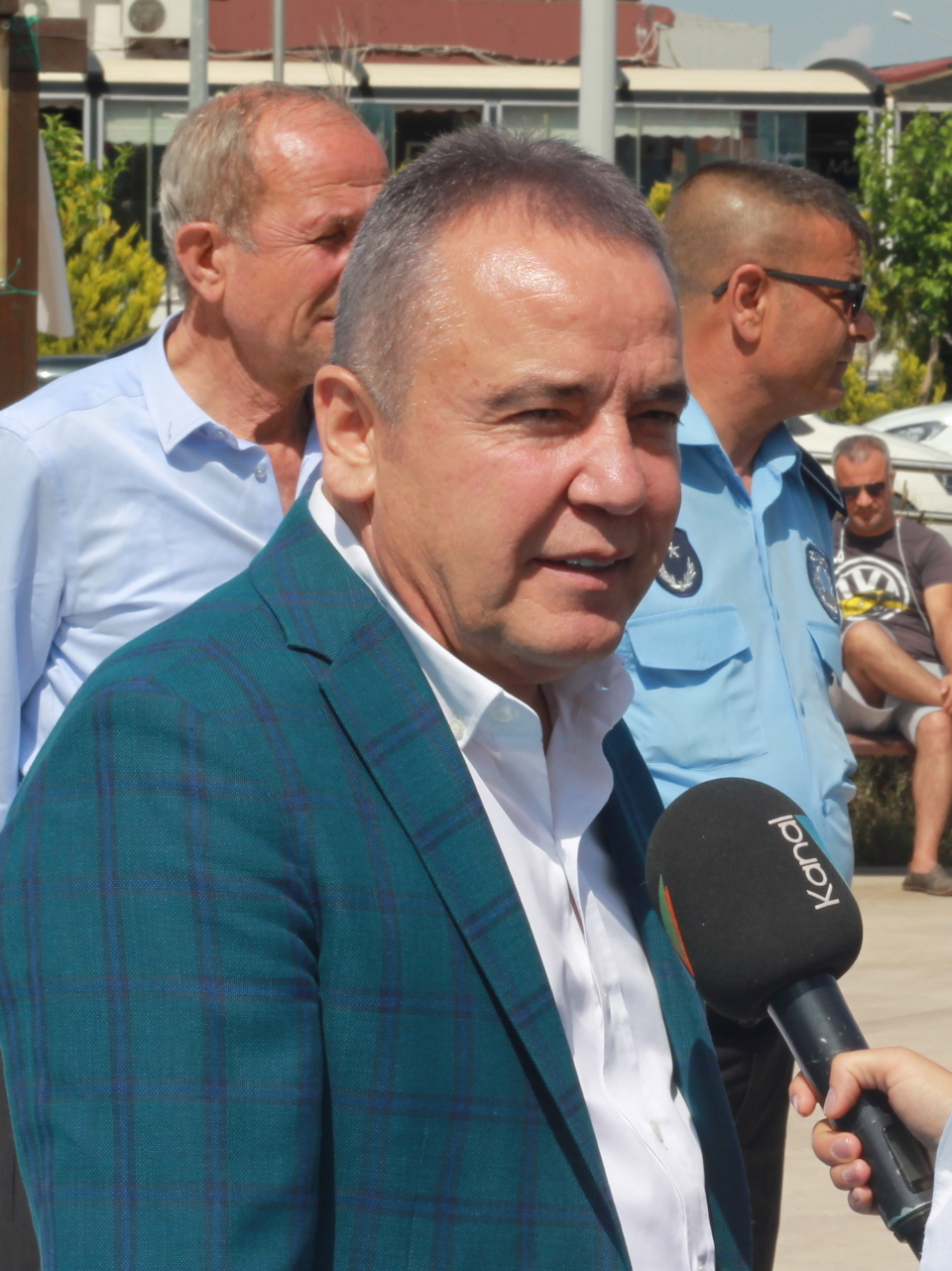Büşra Özdemir'den AK Parti İddialarına Yanıt: 'CHP'de Siyaset Yapıyorum
