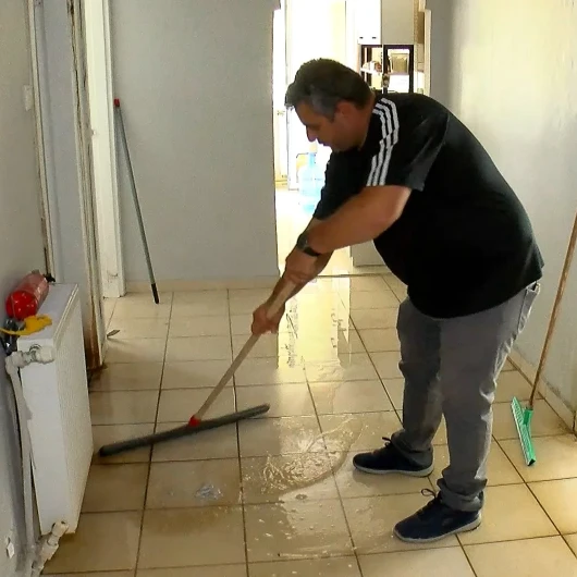 Büyükçekmece'de Su Sızıntısı 3 Aydır Sürüyor: Kiracılar Mağdur