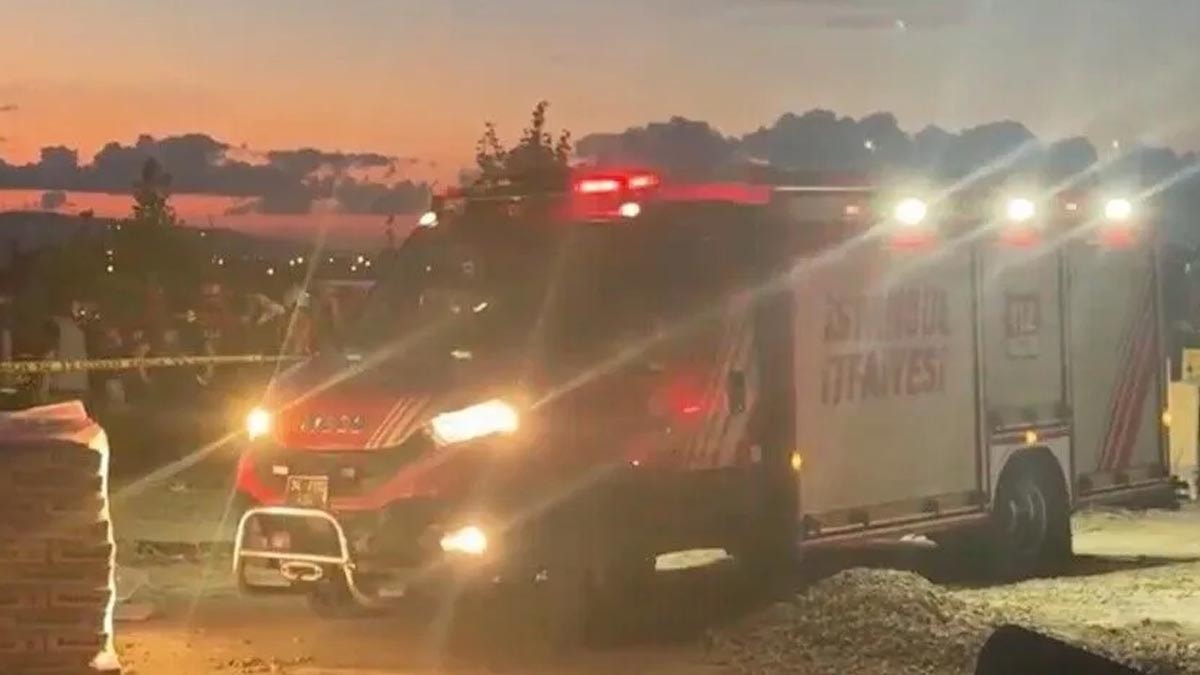 Büyükçekmece'de Toprak Kayması: İnşaat İşçisi Göçük Altında