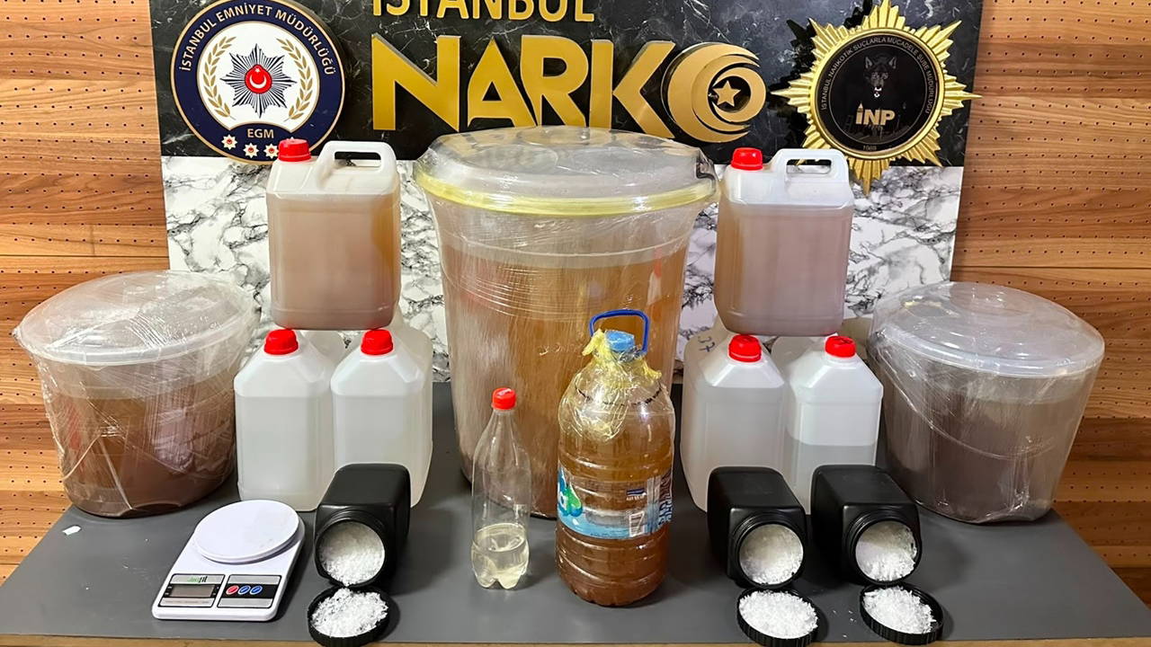 Büyükçekmece'de 81 kilo metamfetamin ele geçirildi: 2 gözaltı