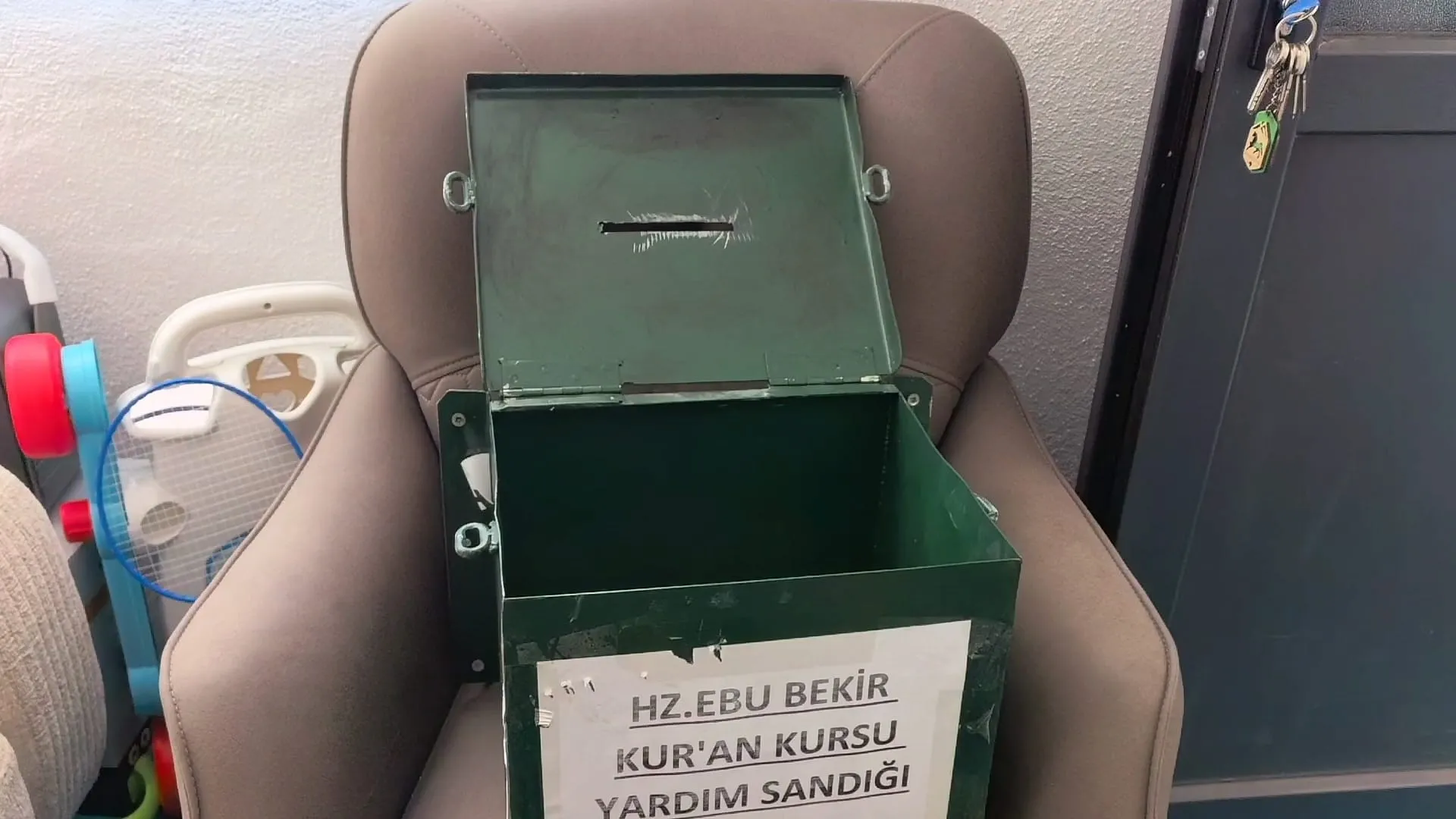 Camiden hırsızlık kamerada: Kur'an kursu bağışı çalındı