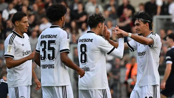 Can Uzun'un Yıldızlaştığı Gecede Frankfurt Fark Yarattı: 11-0