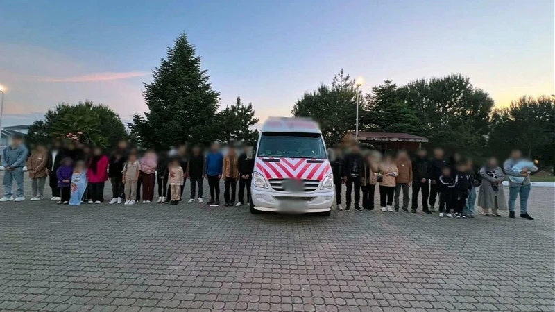 Çanakkale'de 33 kaçak göçmen ve 2 organizatör yakalandı