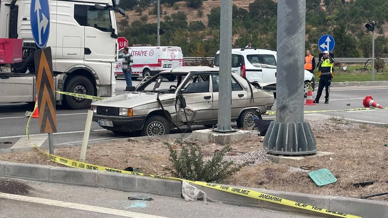 Çanakkale Ayvacık'ta Otobüs ile Otomobil Çarpıştı: 2 Ölü