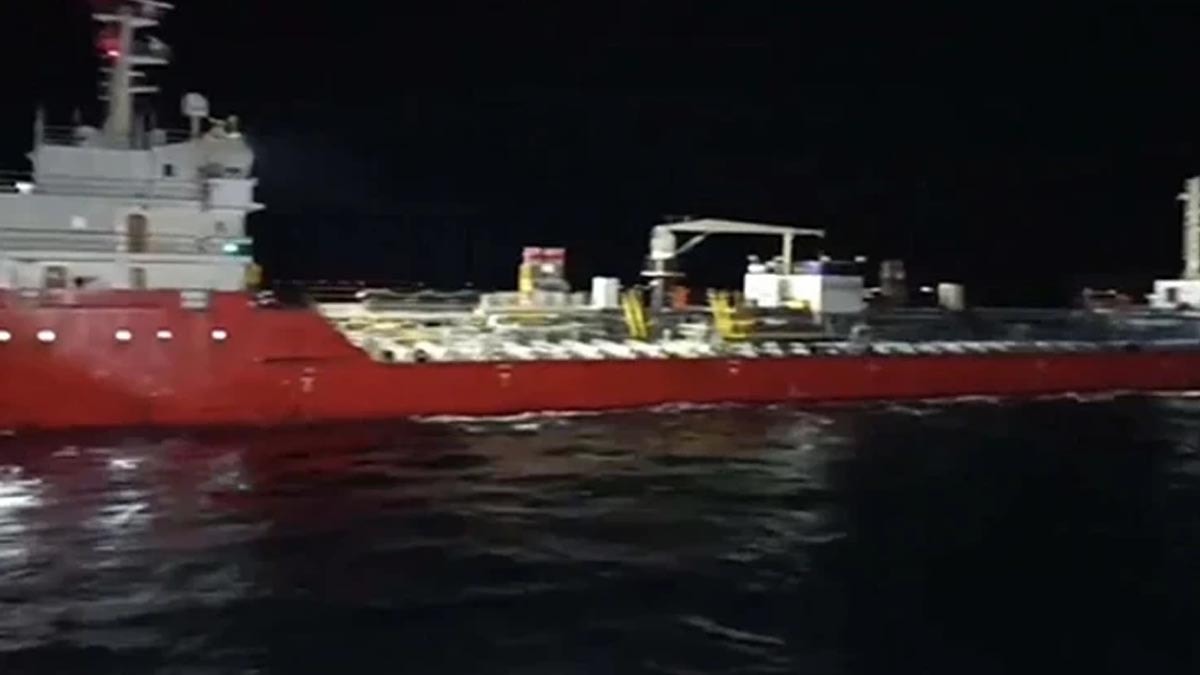Çanakkale Boğazı'nda Panama Bayraklı Gemi Arızası: Römorkörler Sevk Edildi