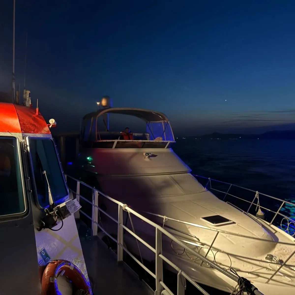 Çanakkale Boğazı'nda Sürüklenen Tekne Kurtarıldı