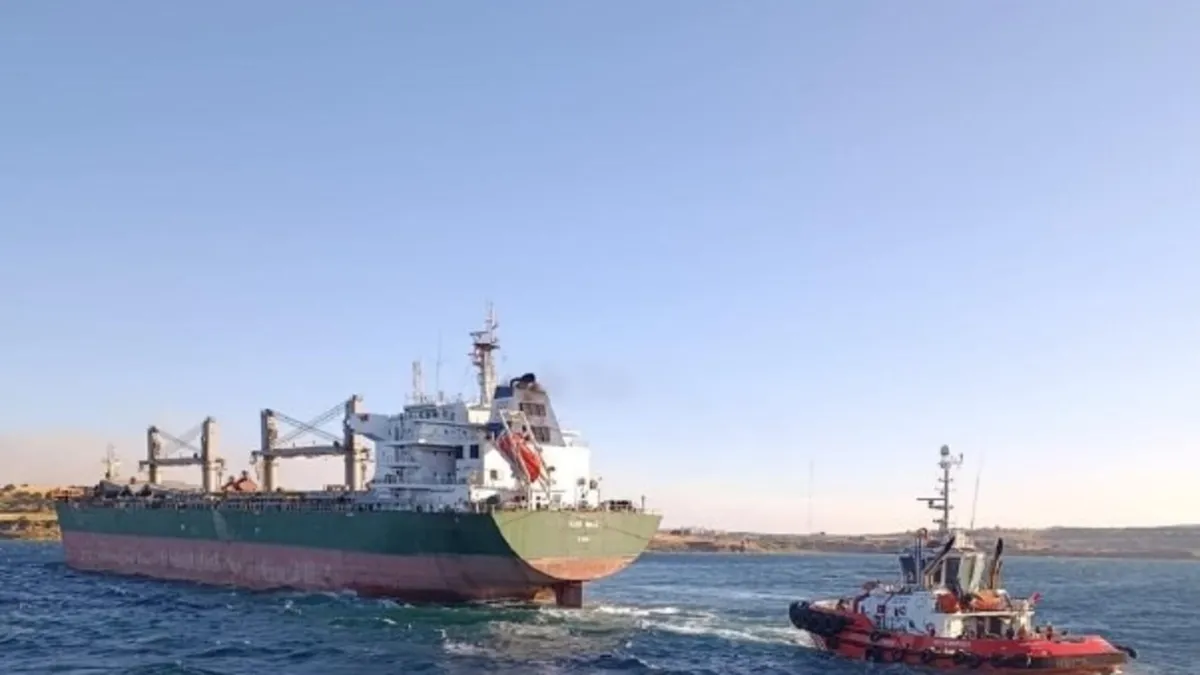 Çanakkale Boğazı'nda Karaya Oturan Yük Gemisi Kurtarıldı