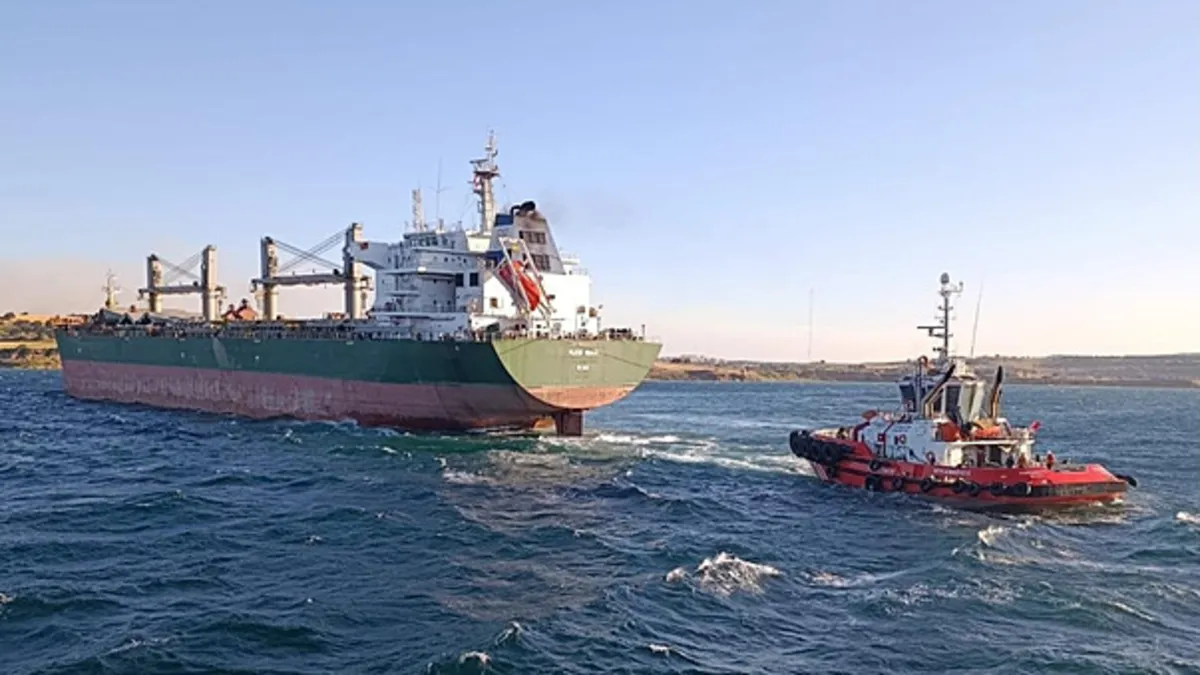 Çanakkale Boğazı'nda Yük Gemisi Karaya Oturdu: Makine Arızası