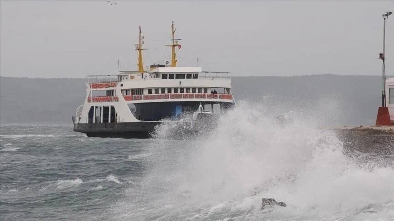 Çanakkale'de Fırtına Nedeniyle Feribot Seferleri İptal