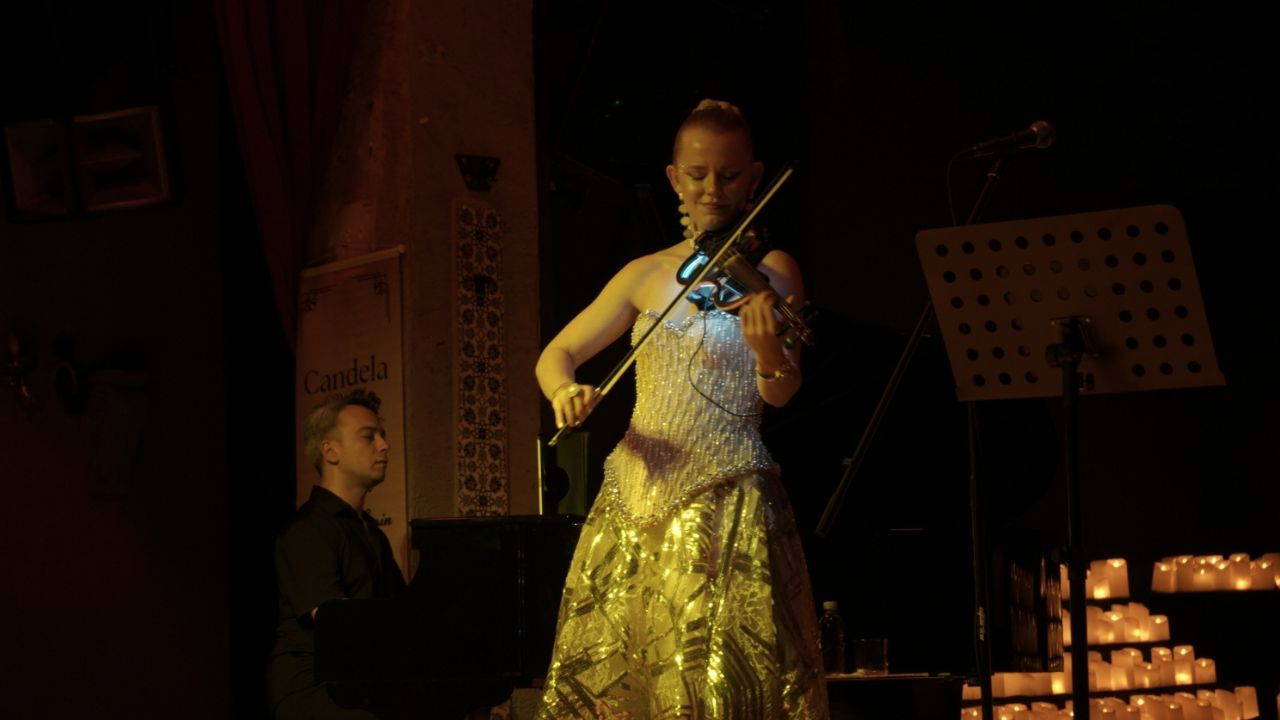 Candela Concert, Beyoğlu Sahne'de unutulmaz bir müzik gecesi yaşattı