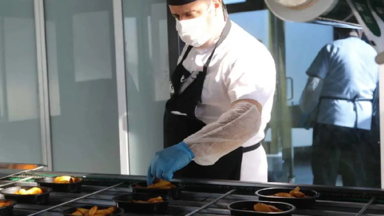 Çankaya Belediyesi'nden 2 bin 315 öğrenciye sıcak yemek desteği