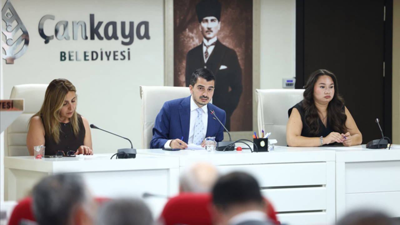 Çankaya Belediyesi'nde 'Kılıçdaroğlu' krizi: Meclis'te su şişesi fırlatıldı