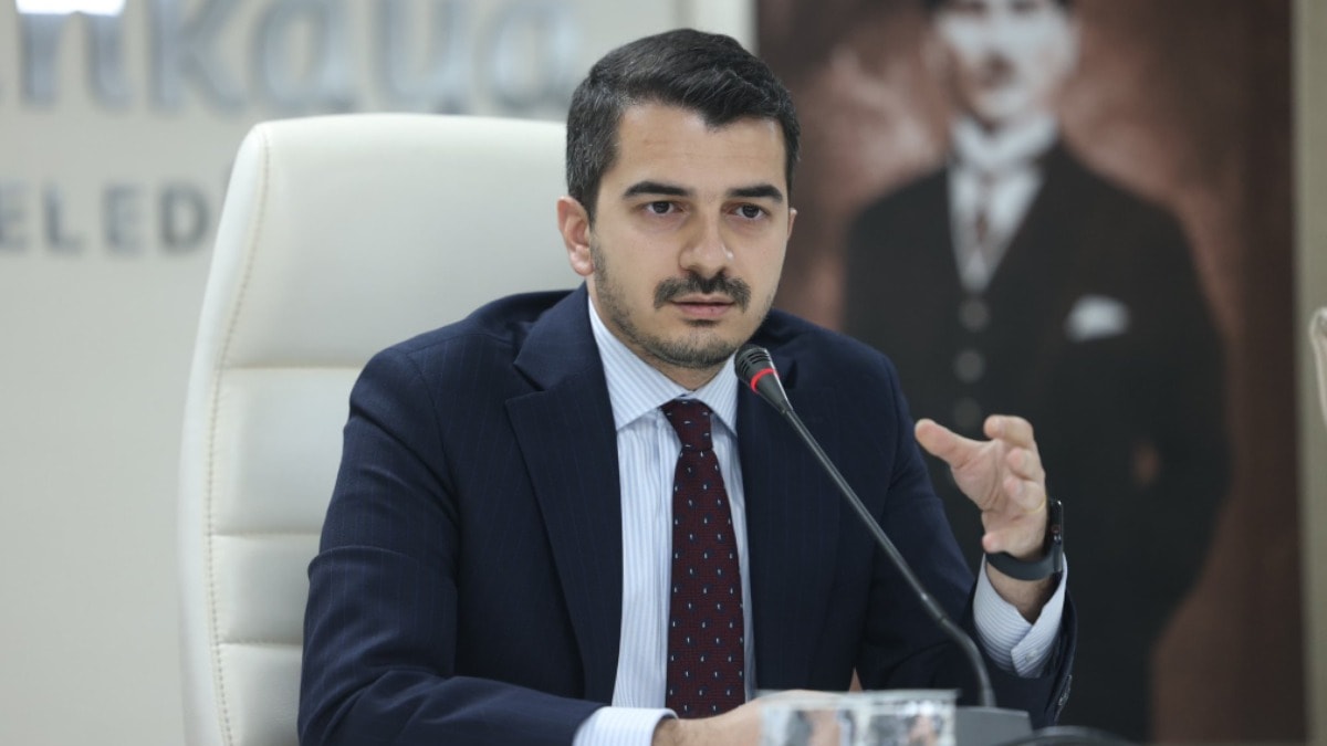 Çankaya'da 'Kılıçdaroğlu' kavgası: Su şişeleri havada uçuştu