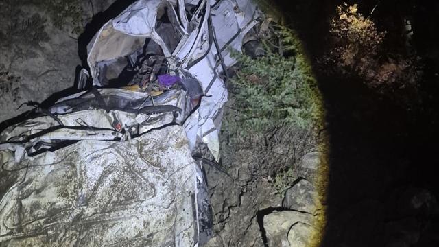 Çankırı'da otomobil uçuruma yuvarlandı: 4 ölü, 1 yaralı
