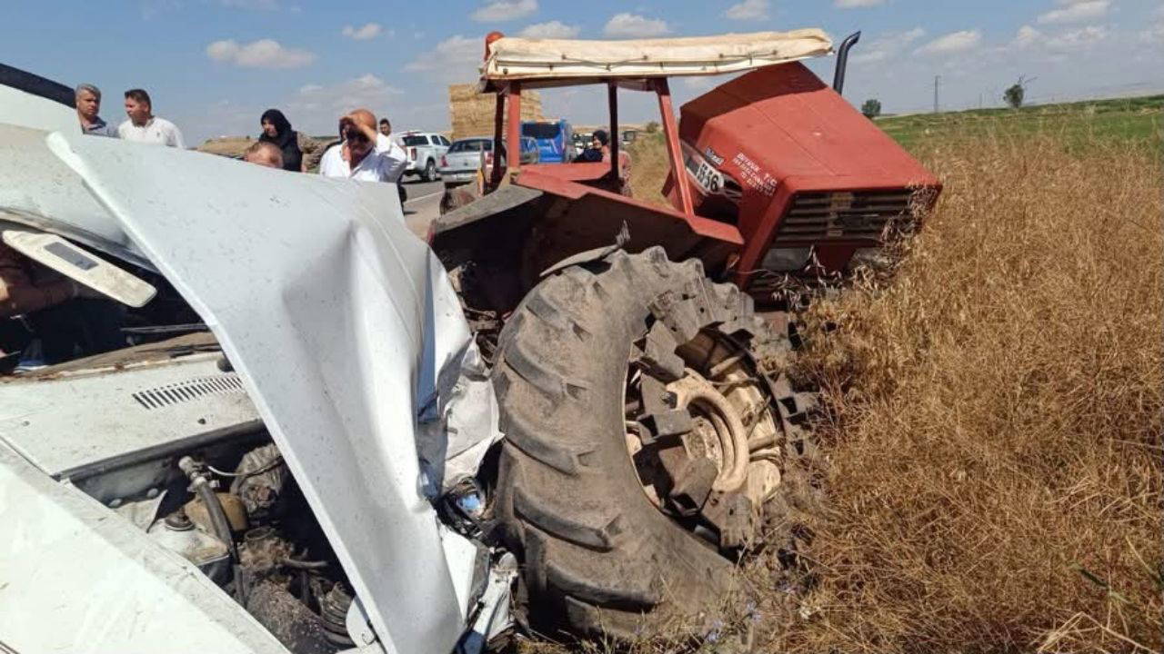 Çankırı'da Feci Kaza: Park Halindeki Traktöre Çarpan Otomobilde 3 Kişi Öldü