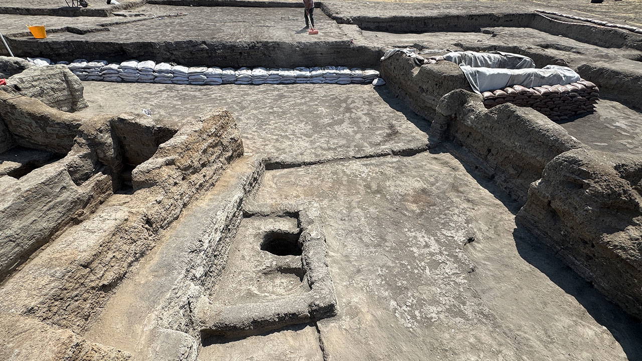 Çatalhöyük'te 8 Bebek İskeleti Bulundu: Ölüler Evi'nin Sırrı